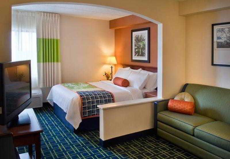 Fairfield Inn Manchester - Boston Regional Airport Экстерьер фото