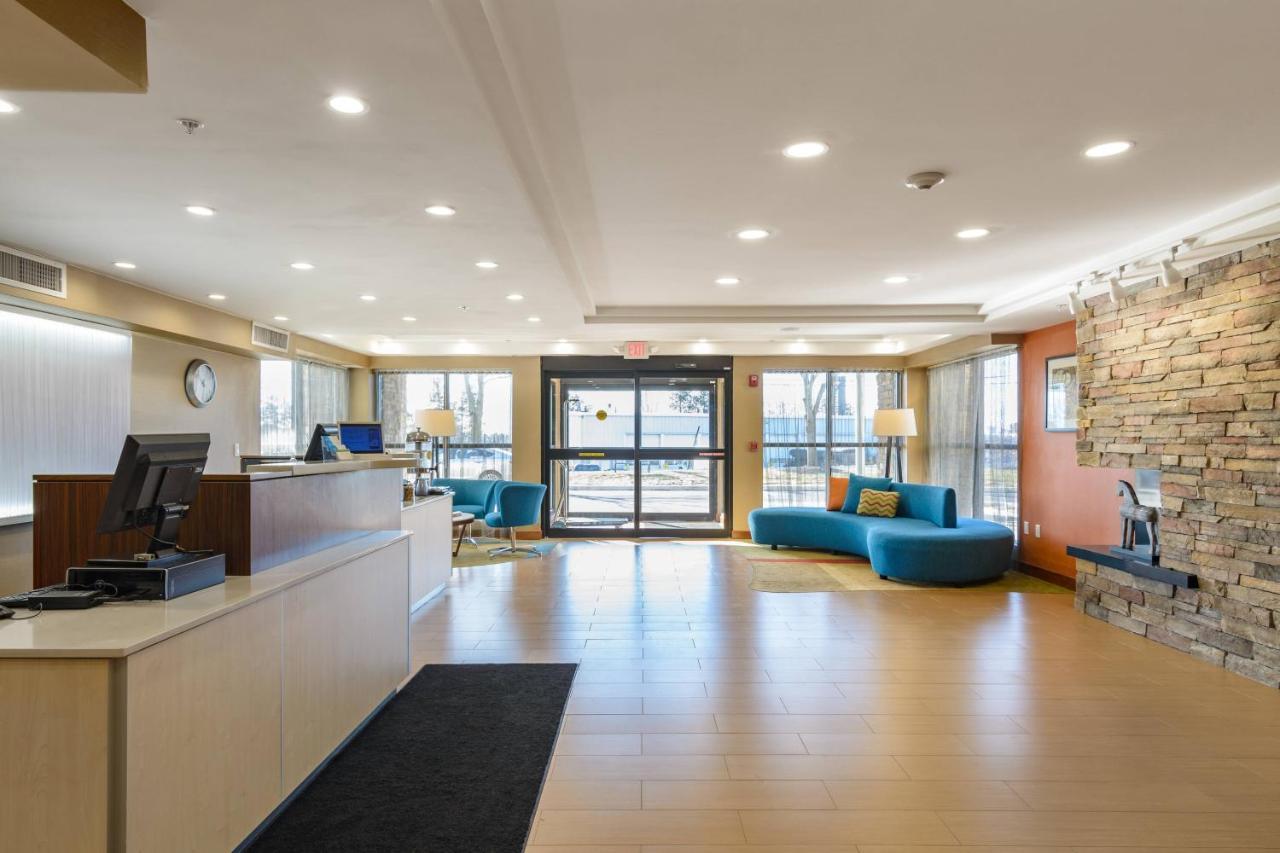 Fairfield Inn Manchester - Boston Regional Airport Экстерьер фото