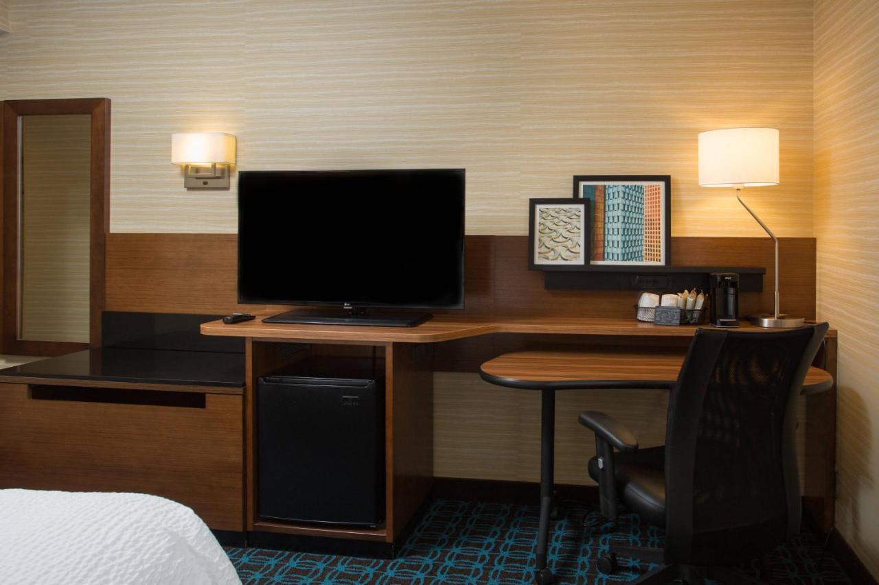 Fairfield Inn Manchester - Boston Regional Airport Экстерьер фото