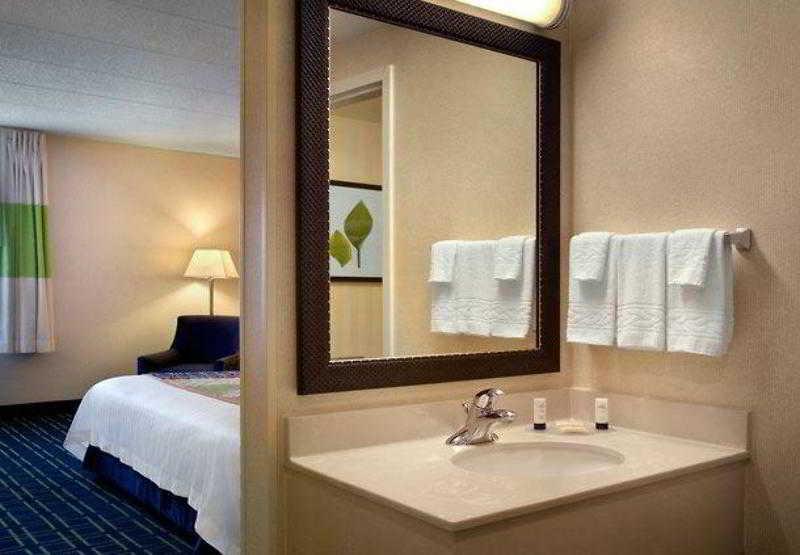 Fairfield Inn Manchester - Boston Regional Airport Экстерьер фото