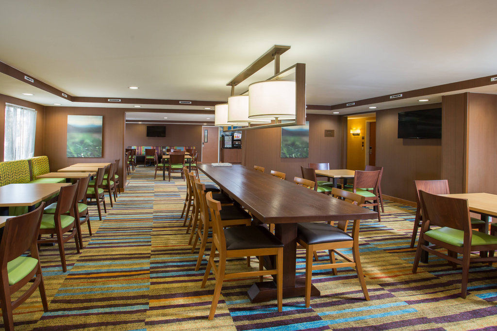 Fairfield Inn Manchester - Boston Regional Airport Экстерьер фото